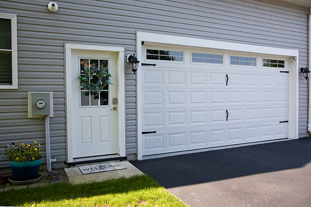 24/7 Emergency Garage Door Panel Replacement experts in Gladstone, MI